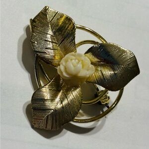 Vintage Brooch Gold Tone Texture Cream Delicate Flower in Middle, 1960’s EUC